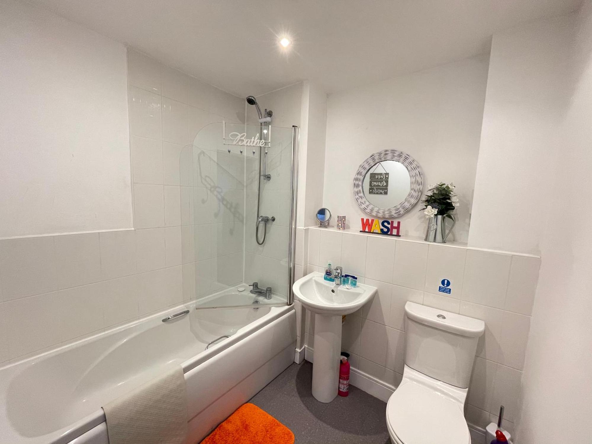 Grand Central Apartments Derby Phòng bức ảnh